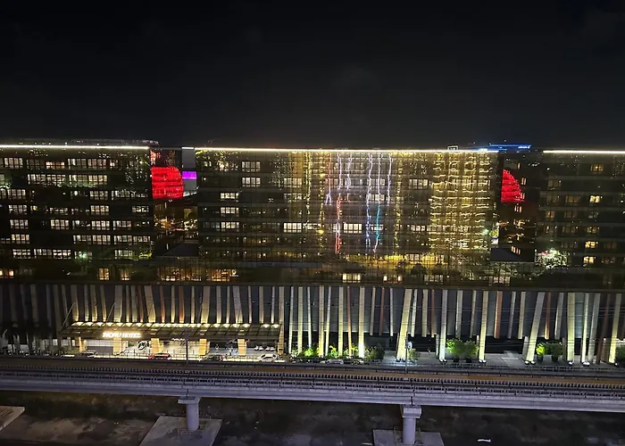 Spacious 12-pax Near Airport, Of Dreams, Okada, Ayala Malls, Moa & Solaire Apartment Manila