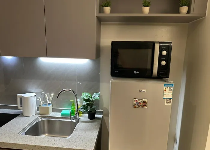 Spacious 12-pax Near Airport, Of Dreams, Okada, Ayala Malls, Moa & Solaire Apartment *