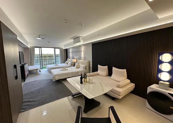 Spacious 12-pax Near Airport, Of Dreams, Okada, Ayala Malls, Moa & Solaire Manila